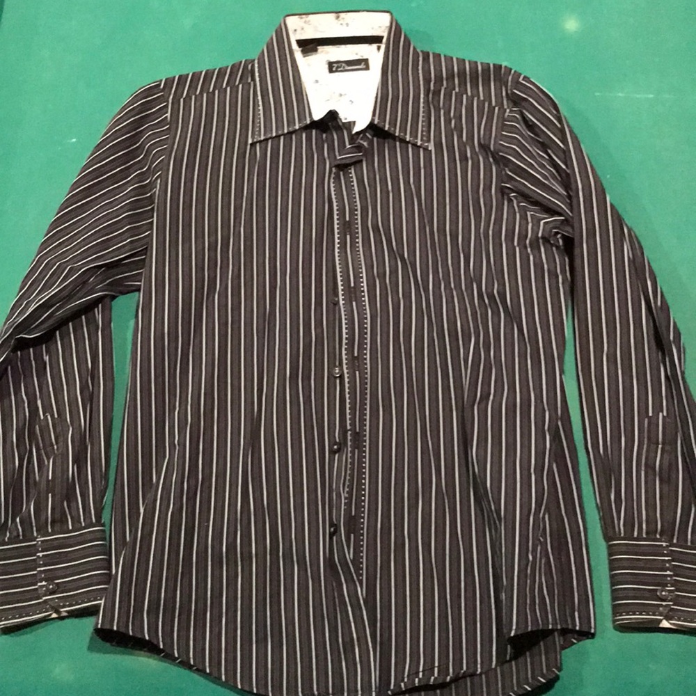 7 Diamonds Men’s Collared Shirt (Used)